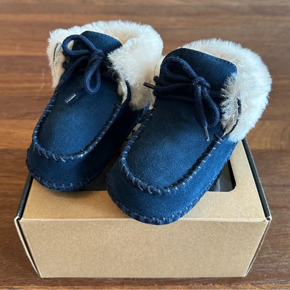 UGG baby's classic blue soft flat boots - Picture 1 of 11